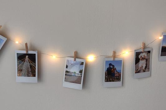 Kit 10 Instax Mini con Guirnalda de Luz Led y Mini Pinzas