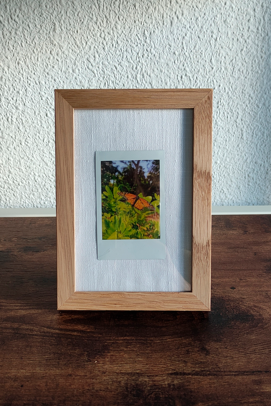 Impresión Instax Mini con Fondo de Tela y Marco de Roble 10x15 cm