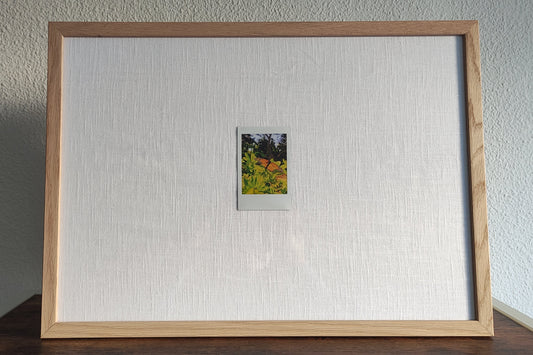 Impresión Instax Mini con Fondo de Tela y Marco de Roble A3