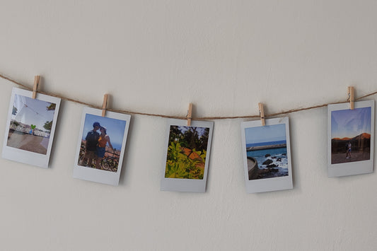 Kit 10 Instax Mini con Cuerda de Yute y Mini Pinzas